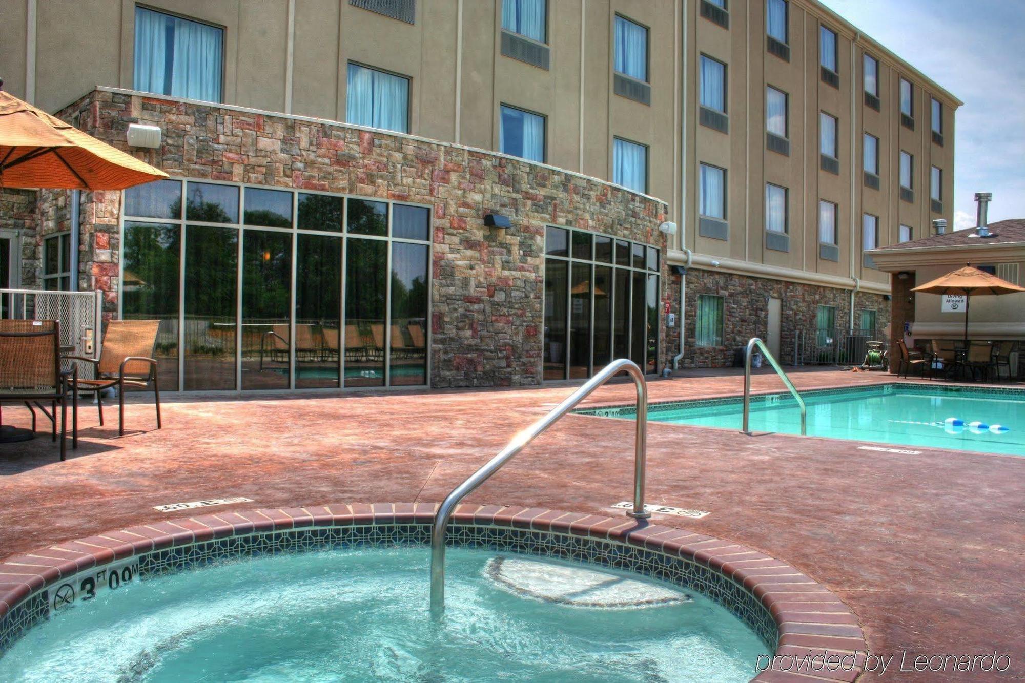 Holiday Inn Express & Suites Searcy, An Ihg Hotel Exterior photo